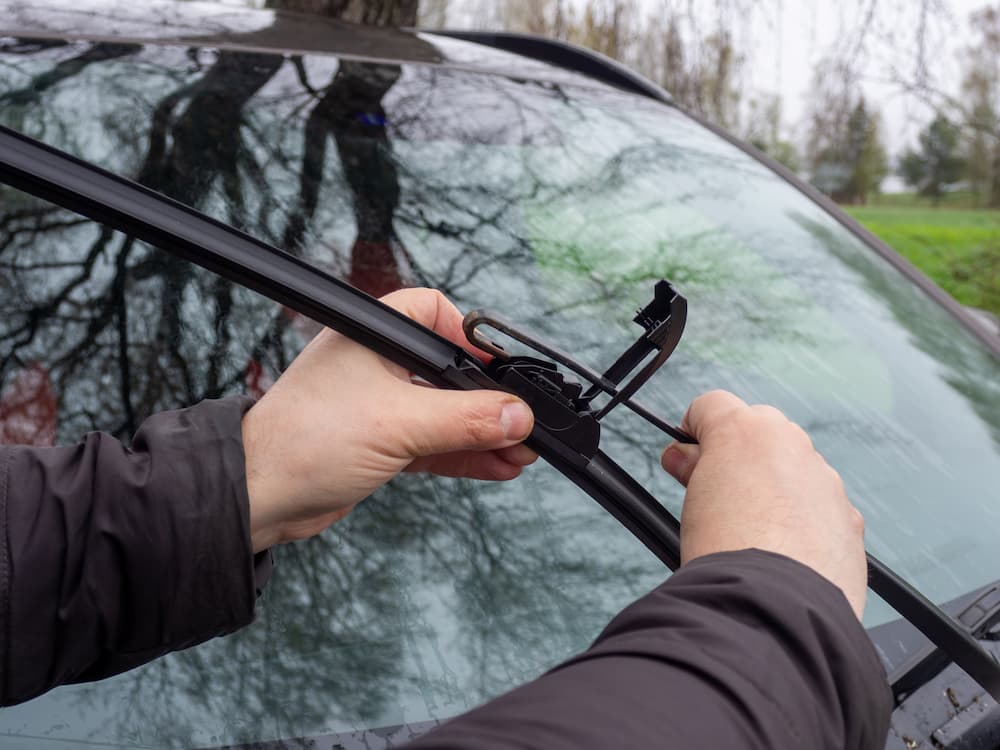 how to change windshield wipers