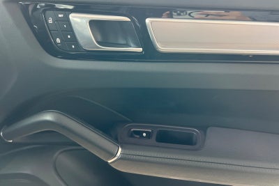 2023 Porsche Cayenne S Platinum Edition