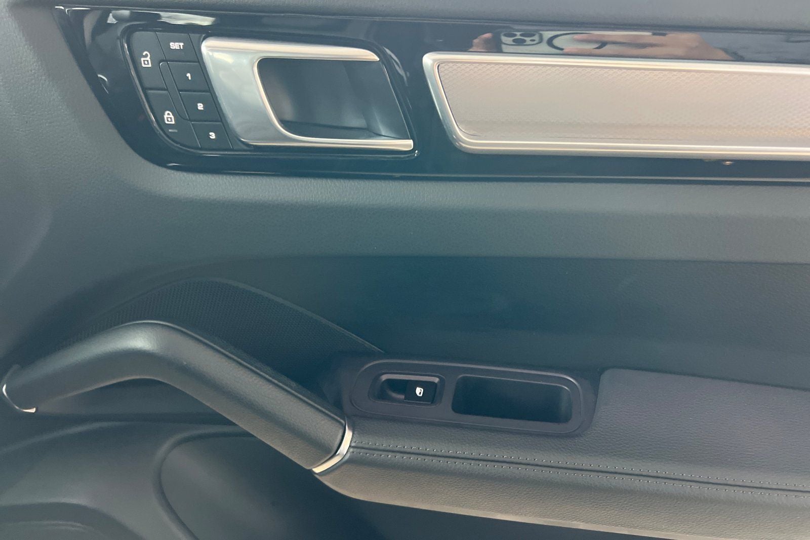 2023 Porsche Cayenne S Platinum Edition