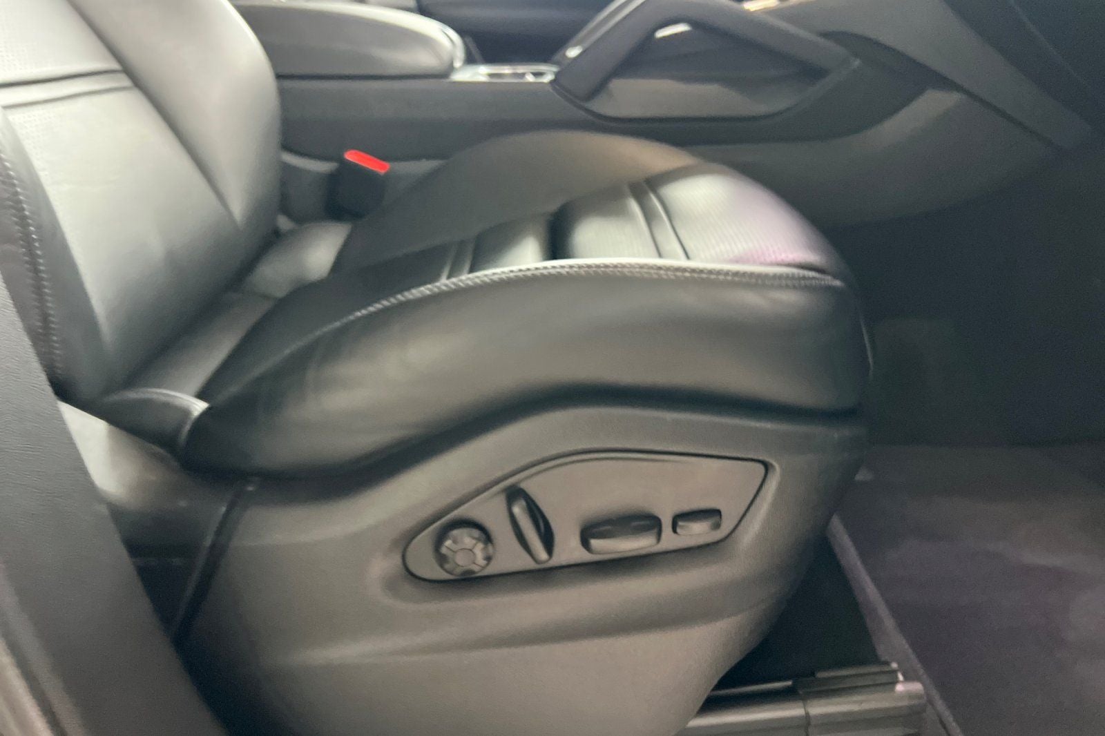 2023 Porsche Cayenne S Platinum Edition