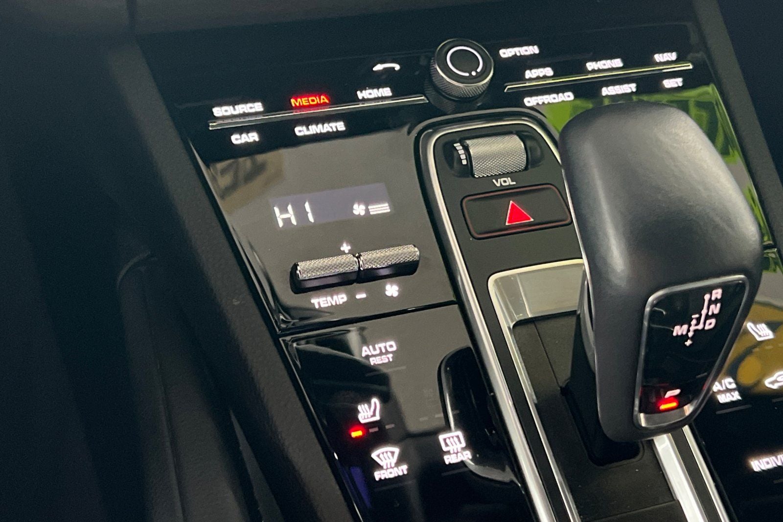 2023 Porsche Cayenne S Platinum Edition